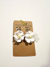 Load image into Gallery viewer, 3D flower dangle earrings