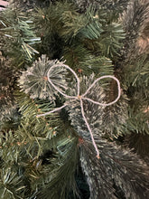 Load image into Gallery viewer, Hand beaded vintage beaded bows