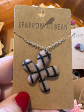 Load image into Gallery viewer, Pink plaid flowers