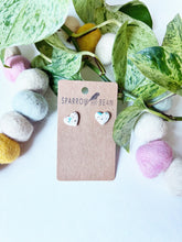 Load image into Gallery viewer, 90’s lite bright heart stud