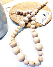 Load image into Gallery viewer, Shelfie and photo prop garland (2 feet)