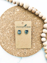 Load image into Gallery viewer, Pinkie marble studs