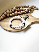 Load image into Gallery viewer, Circle Name keychain