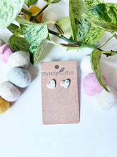 Load image into Gallery viewer, 90’s lite bright heart stud