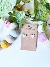 Load image into Gallery viewer, 90’s lite bright heart stud