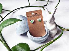 Load image into Gallery viewer, 90’s lite bright heart stud