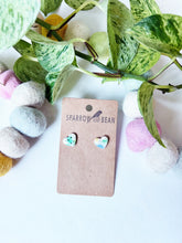 Load image into Gallery viewer, 90’s lite bright heart stud