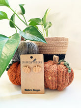 Load image into Gallery viewer, Pumpkin studs