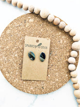 Load image into Gallery viewer, Pinkie marble studs