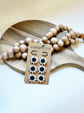 Load image into Gallery viewer, Daisy dangles