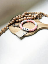 Load image into Gallery viewer, Circle Name keychain