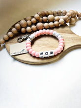 Load image into Gallery viewer, Circle Name keychain