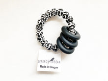 Load image into Gallery viewer, Pattern Teething Ring Bracelet