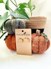Load image into Gallery viewer, Pumpkin studs
