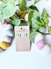 Load image into Gallery viewer, 90’s lite bright heart stud