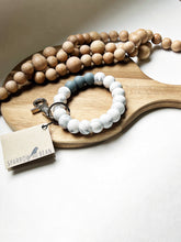 Load image into Gallery viewer, Circle Name keychain