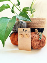 Load image into Gallery viewer, Pumpkin studs