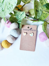 Load image into Gallery viewer, 90’s lite bright heart stud