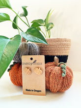Load image into Gallery viewer, Pumpkin studs