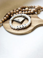 Load image into Gallery viewer, Circle Name keychain