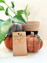 Load image into Gallery viewer, Pumpkin studs