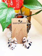 Load image into Gallery viewer, Petite Monstera Earrings w/ gold flakes & resin top