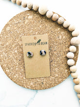 Load image into Gallery viewer, Pinkie marble studs