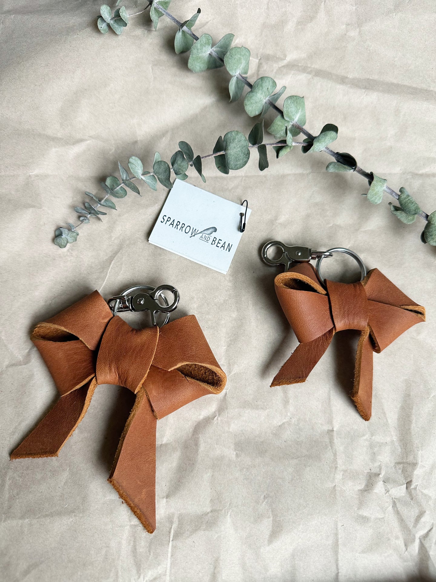 Redish brown leather bow keychain