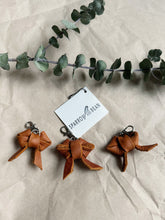 Load image into Gallery viewer, Redish brown leather bow keychain
