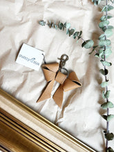 Load image into Gallery viewer, Tan leather bow keychain
