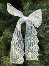 Load image into Gallery viewer, Large white lace long tail bow set
